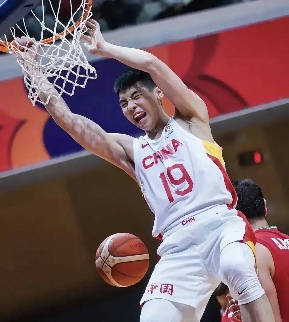 雷霆险胜新疆队，易建联关键制胜