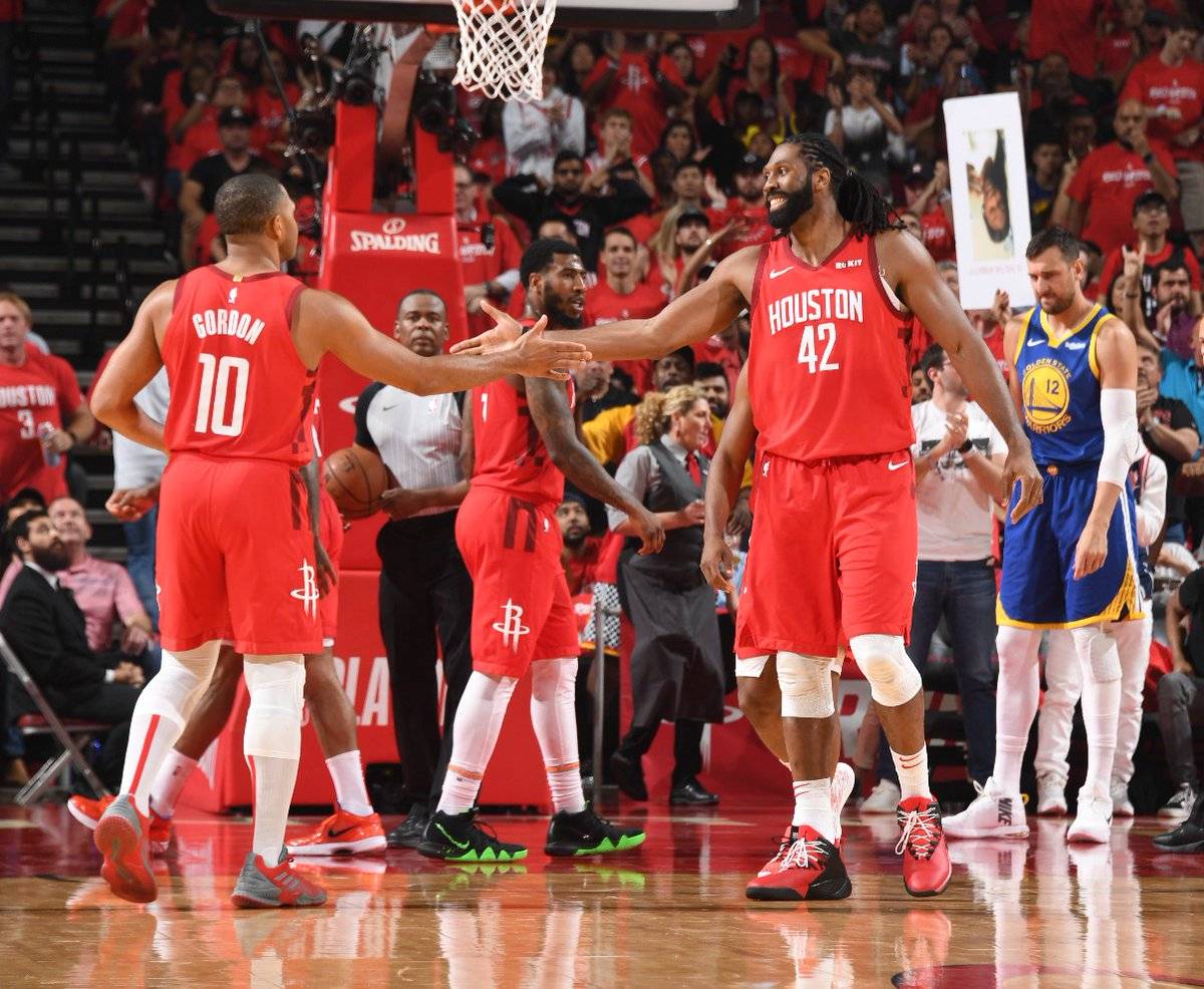 山东队轻取火箭，拉文关键制胜