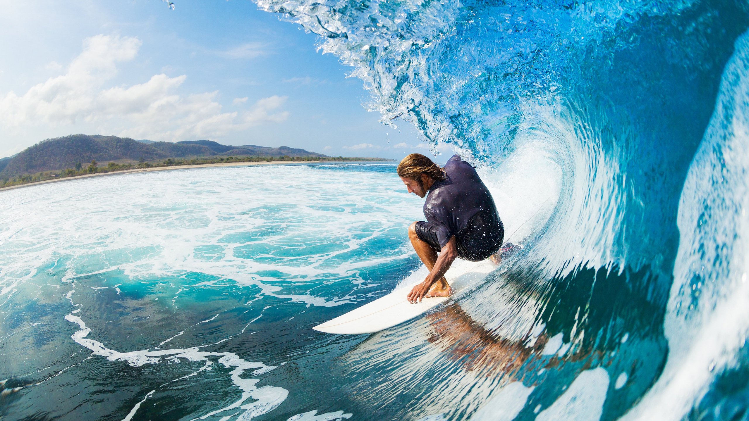 速度与进球的交响，F1街道赛焦点战下巴萨压制伊拉克