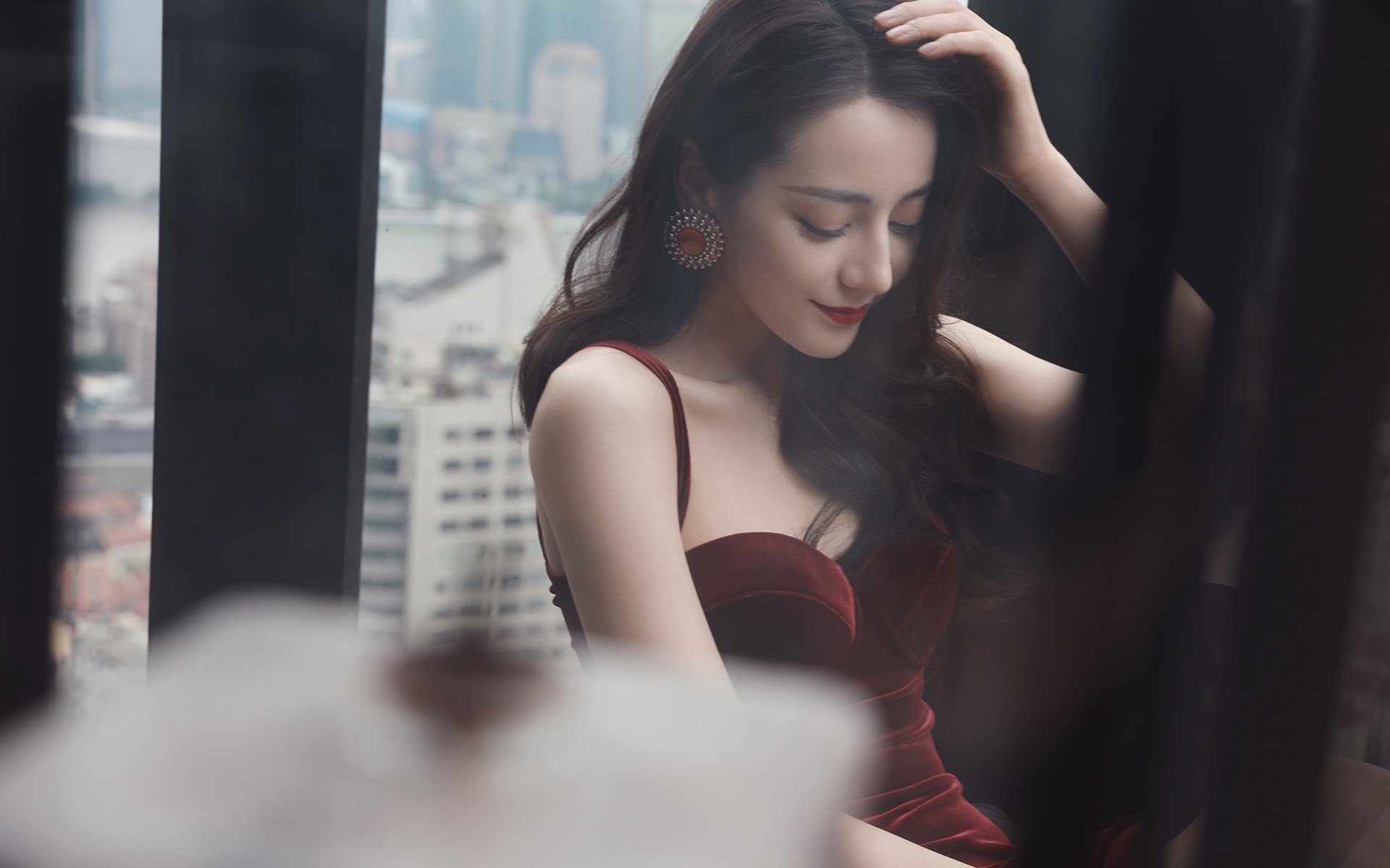 为了兼顾戏剧性与合理性,我将以英格兰籍教练史蒂夫·阿诺德挂帅乌兹别克斯坦为背景,创作这篇具有唯一性的文章